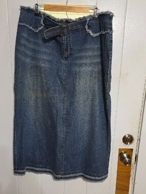 The Blues Women's‎ Denim Maxi Skirt Frayed Edges Belted Pockets Longer Sz 20 EUC